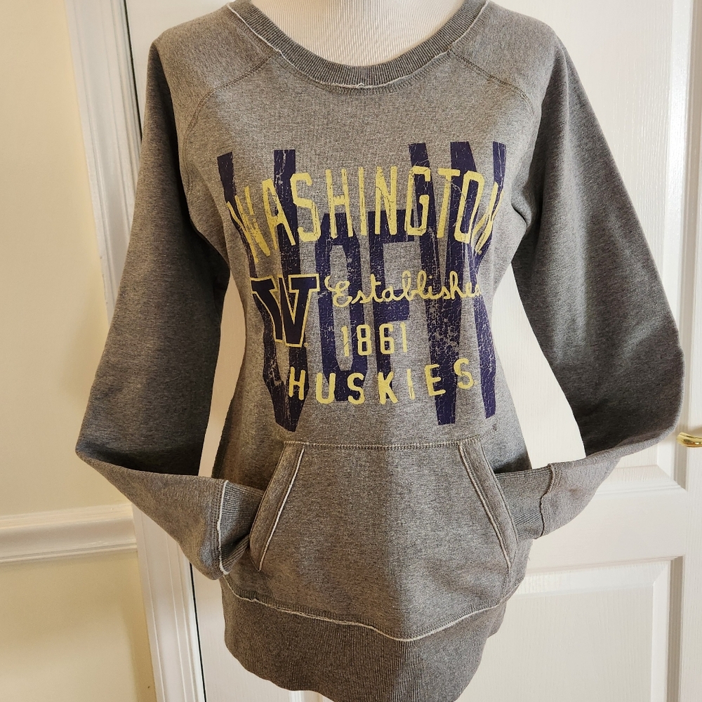 Washington Huskies Womens Large Crew Neck Sweatshirt Pullover NWT May Fit Small